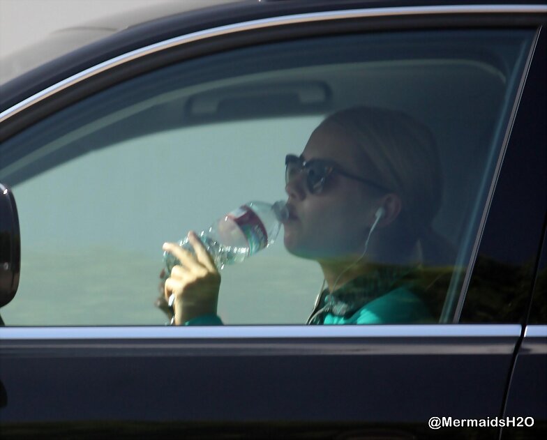 Claire Holt en West Hollywood, LA (Nov 11, 2014)