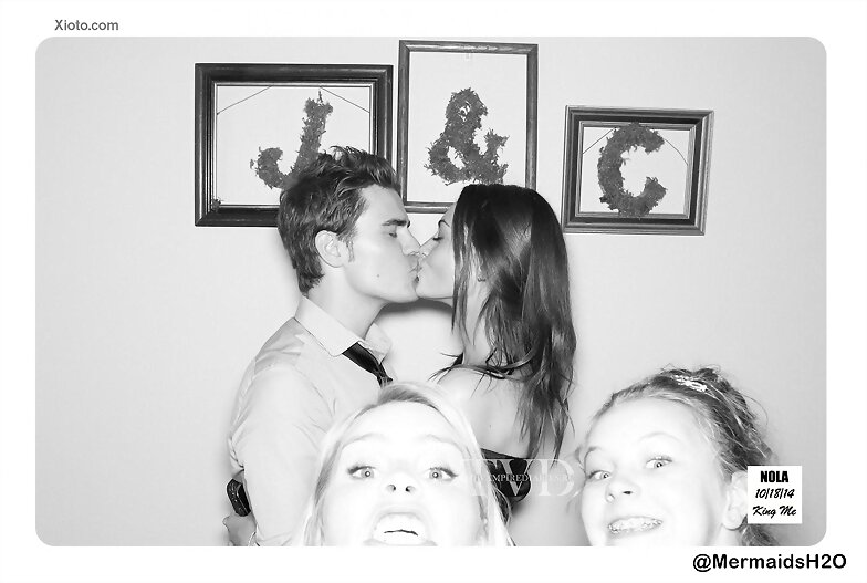 Phoebe Tonkin - photobooth boda de Candice 2014