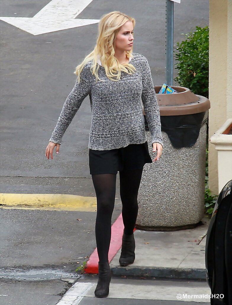 Claire Holt en West Hollywood, LA (Dec 6, 2014)