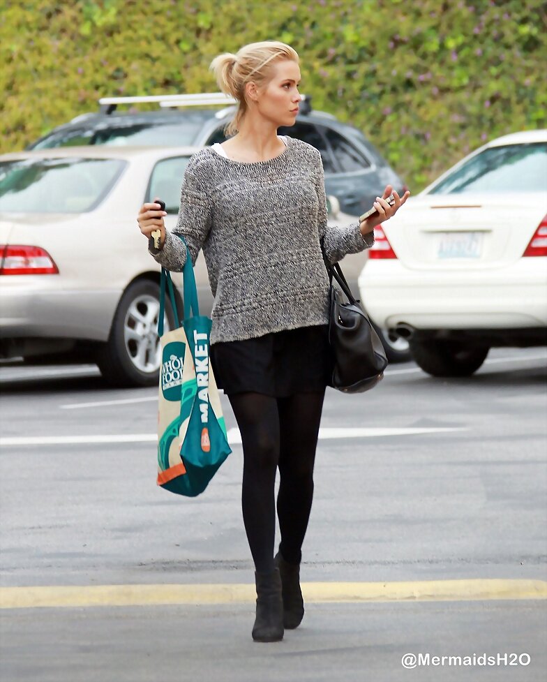 Claire Holt en West Hollywood, LA (Dec 6, 2014)