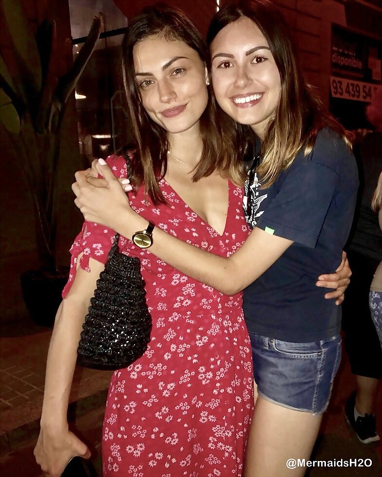 Phoebe Tonkin con una fan en Barcelona | July 2018