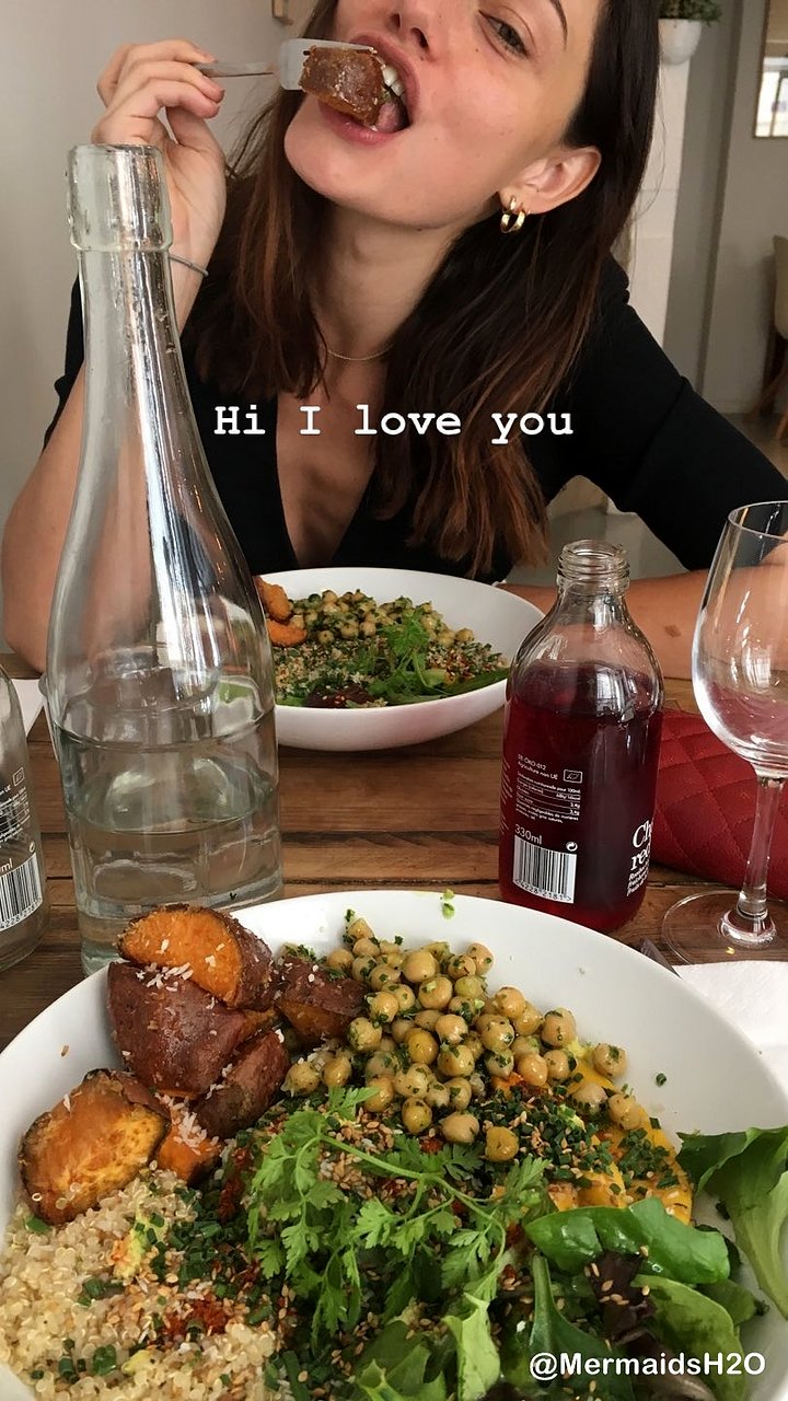 Phoebe Tonkin en Paris, Francia (Junio 2018)