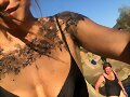 Phoebe Tonkin y su madre | July 2018