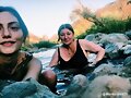 Phoebe Tonkin y su madre | July 2018