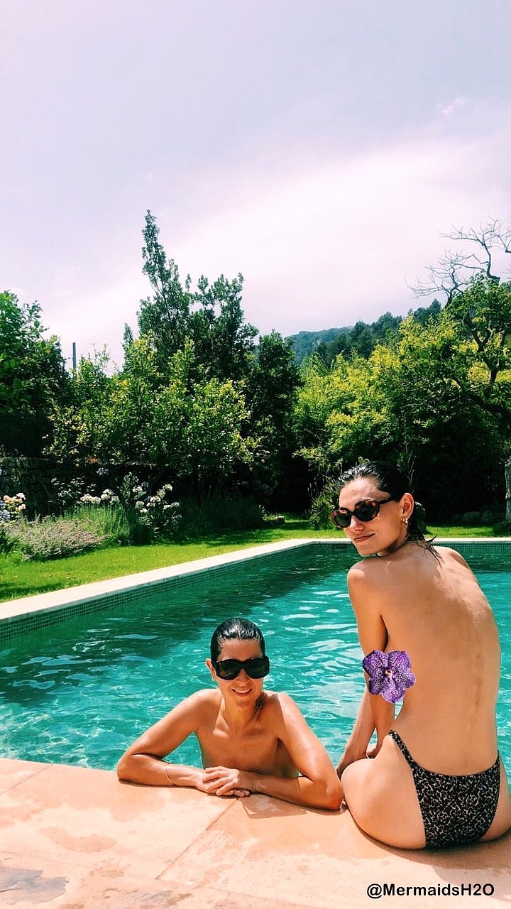 Phoebe Tonkin en Mallorca, España (Julio 2018)