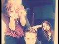 Phoebe con sus amigos del C&iacute;rculo secreto