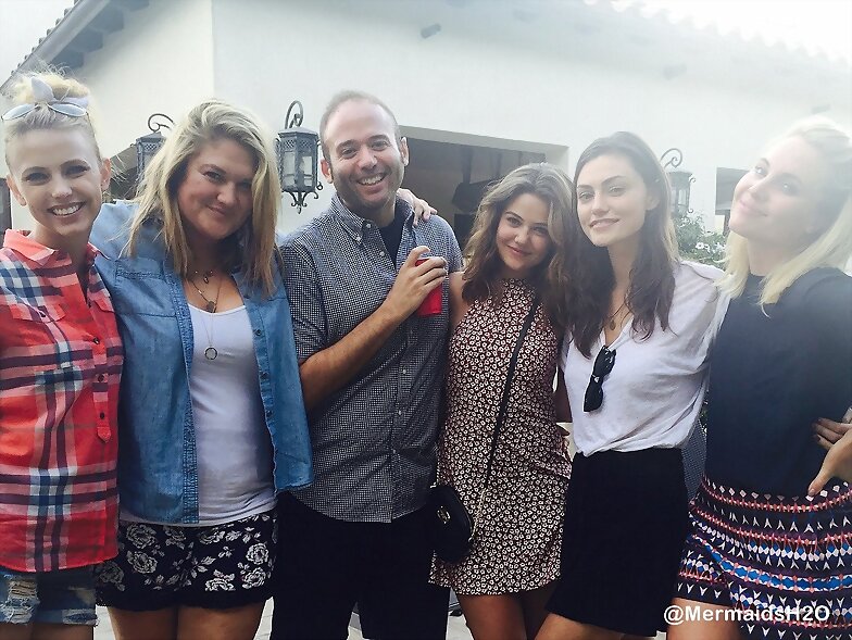 Phoebe Tonkin con amigos del cast de The Originals