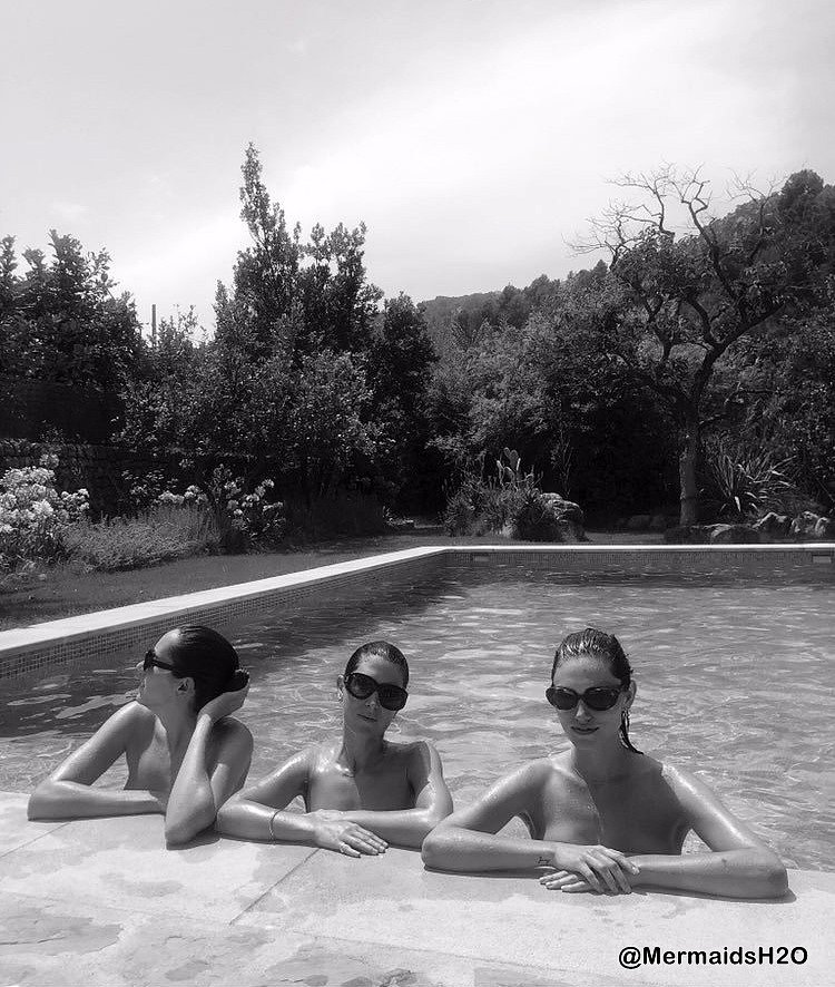 Phoebe Tonkin en Mallorca, España (Julio 2018)