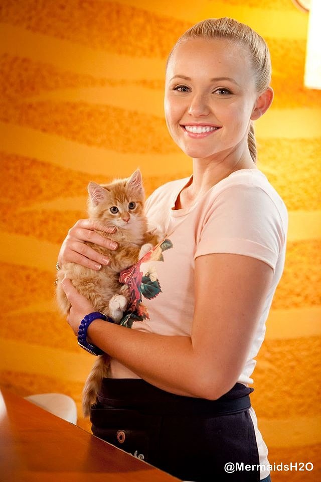 Brooke Nichole Lee (Carly) en Mako Mermaids