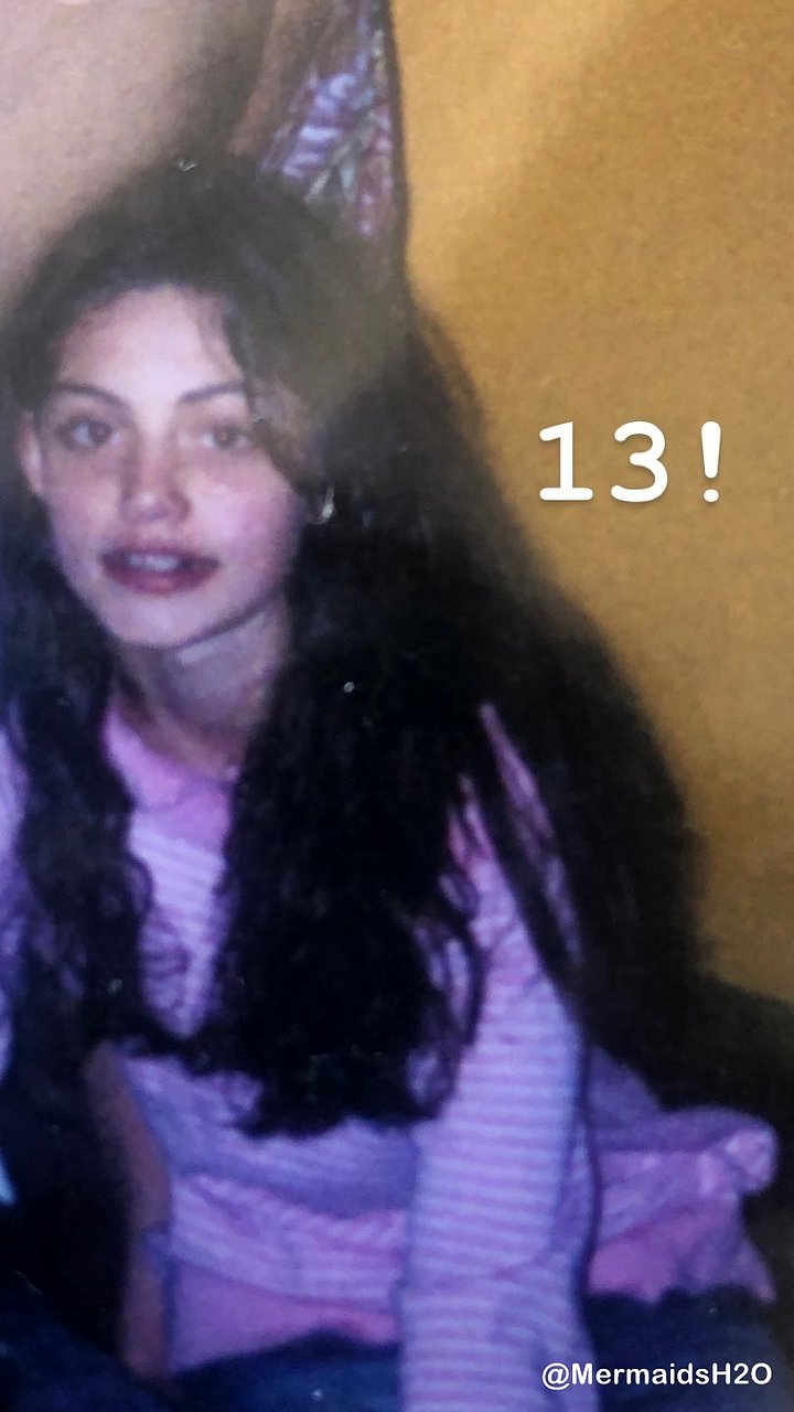 Phoebe Tonkin con 13 años