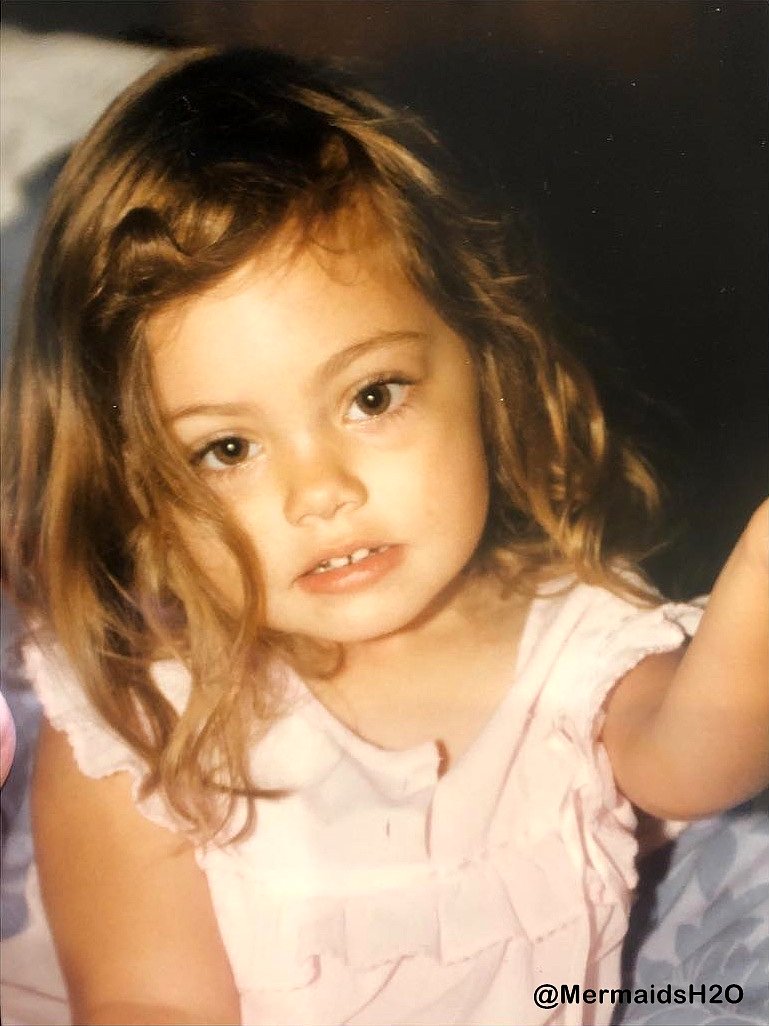 Phoebe Tonkin de pequeña