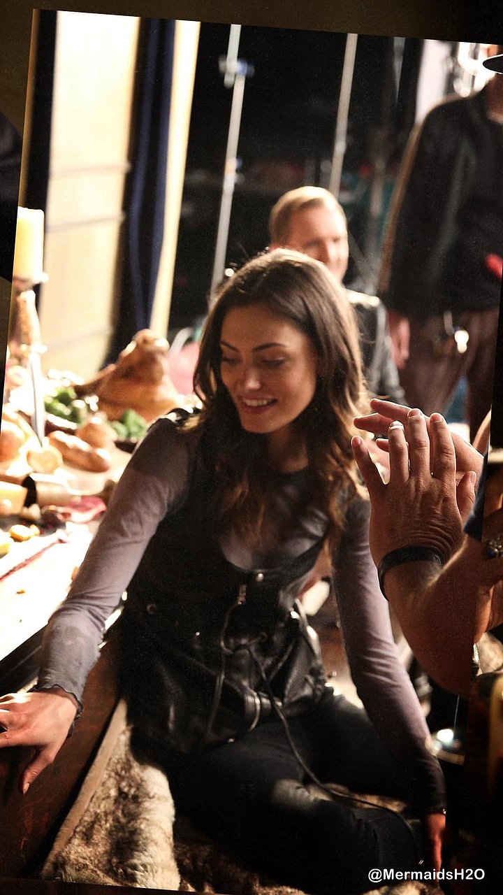 BTS Phoebe Tonkin en The Originals