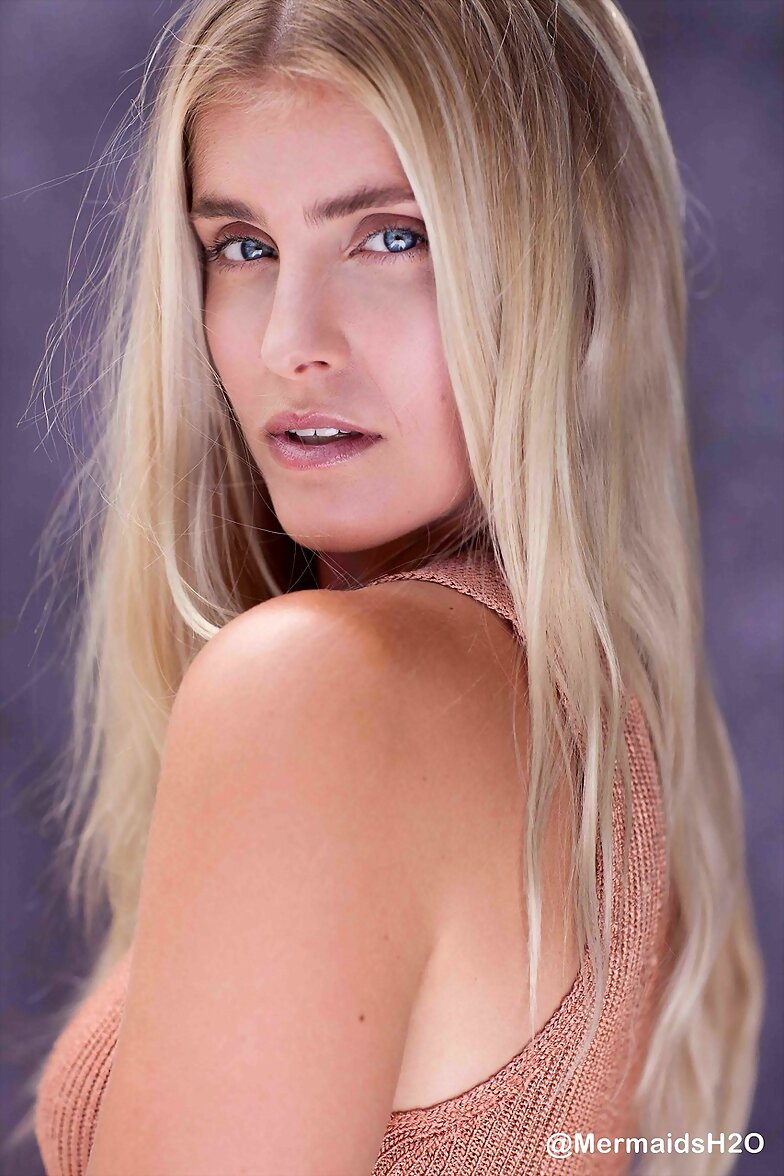 Amy Ruffle photoshoot por Chris Peterson