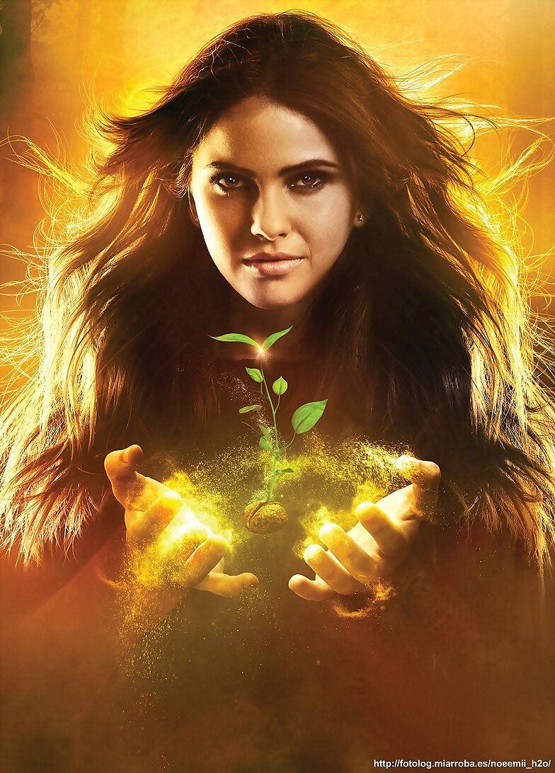 El círculo secreto, Shelley Hennig es Diana Meade