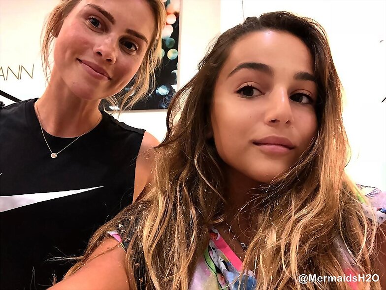 Claire Holt con una fan | 2018