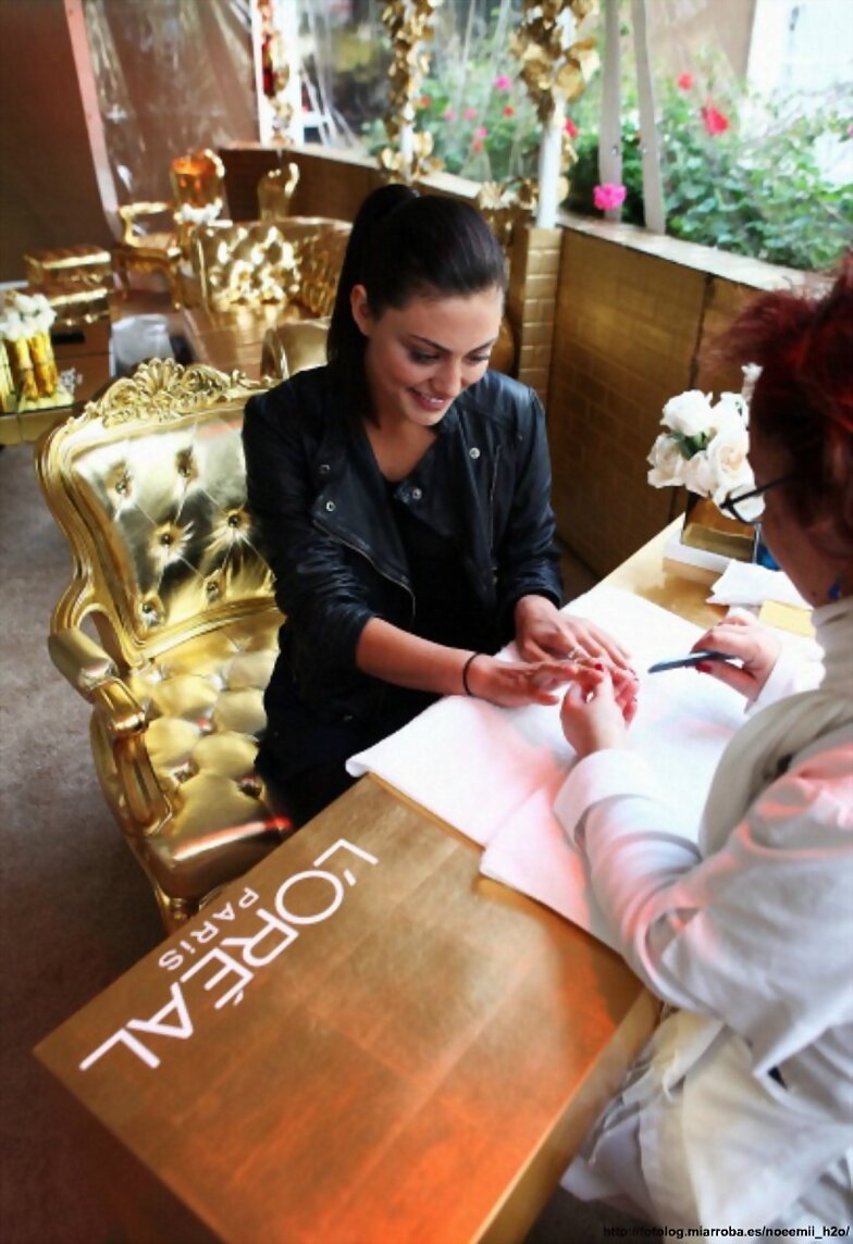 Phoebe Tonkin; Salón de Lujo HBO Con L'Oreal Paris