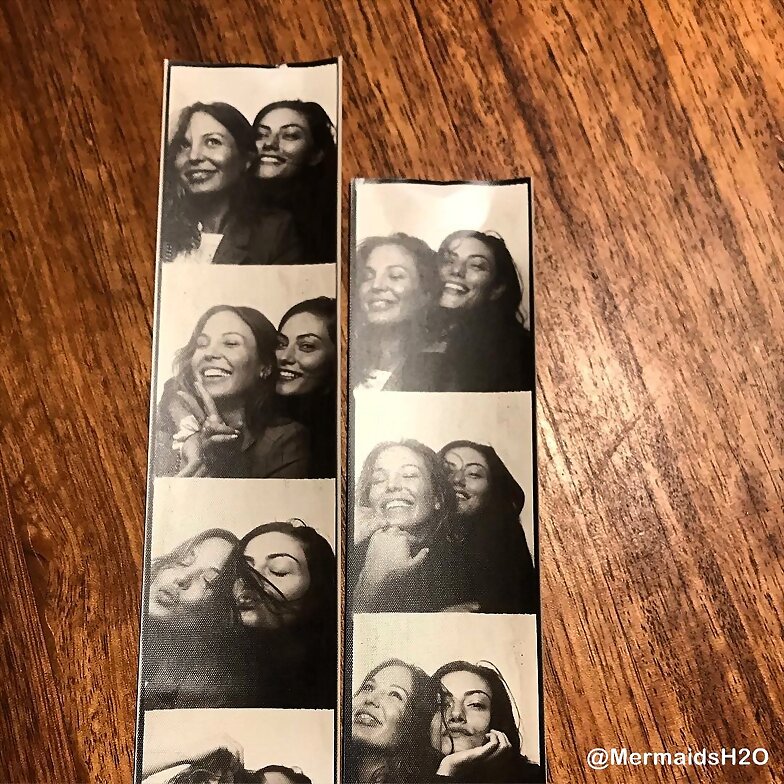 Phoebe Tonkin con amigos | Sept 2018