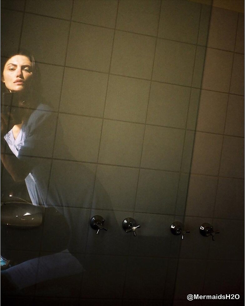 Phoebe Tonkin | Sept 2018