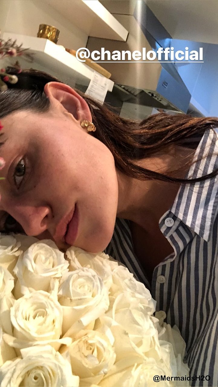 Phoebe Tonkin | Oct 2018