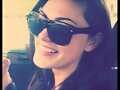 Phoebe Tonkin en el coche