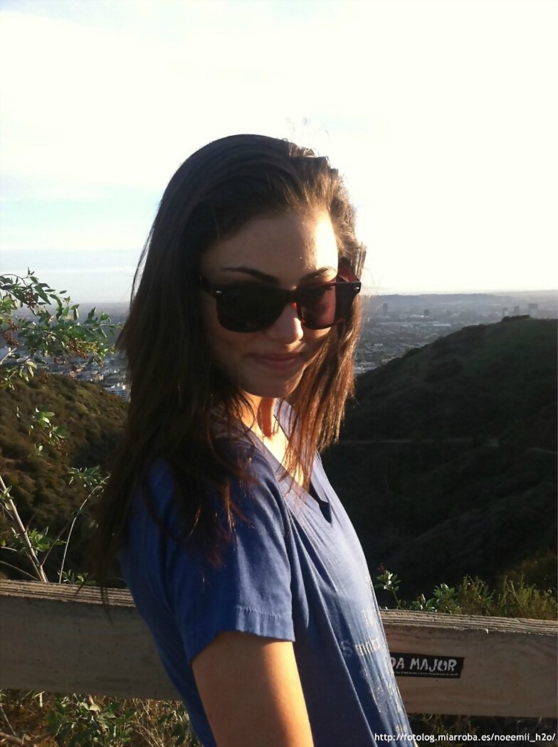 Phoebe Tonkin de excursión con Claire