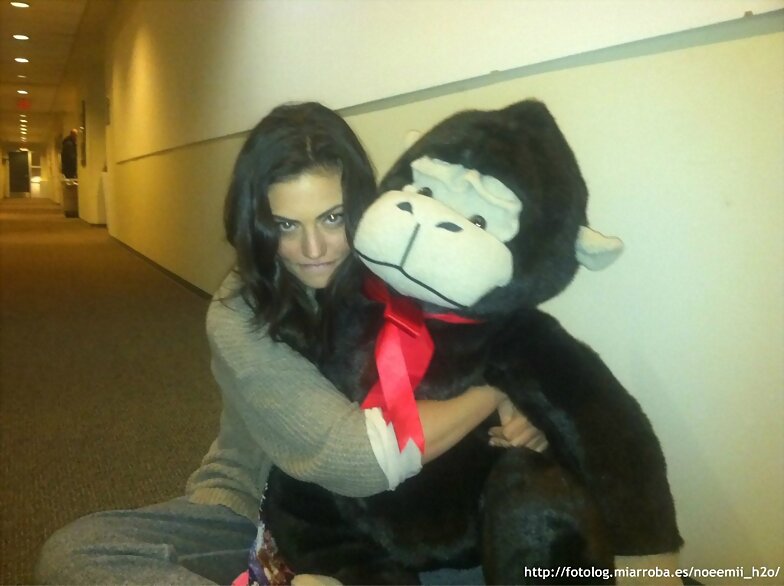 Phoebe Tonkin celebrando el día de San Valentín