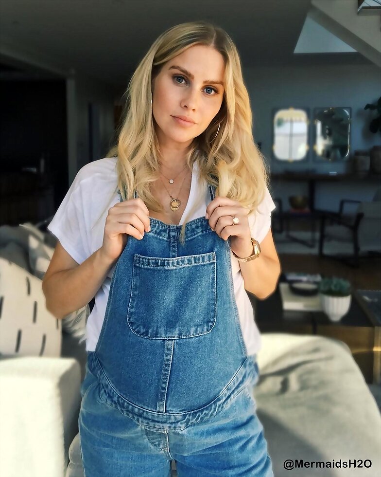 Claire Holt durante su embarazo | November 2018