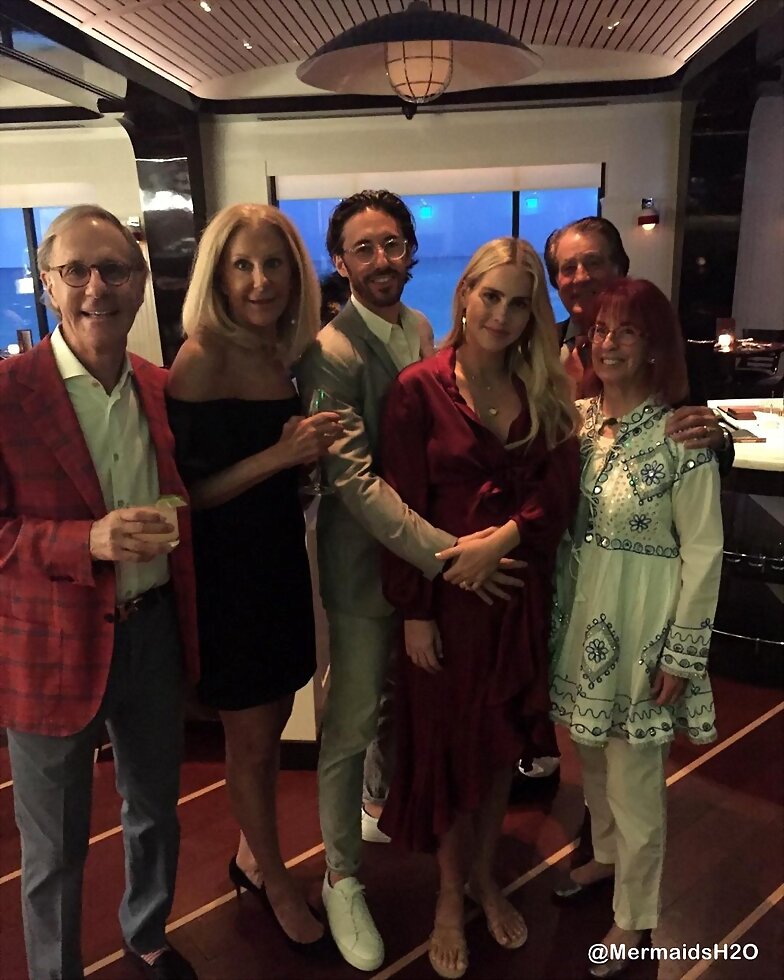 Claire Holt pasando Acción de Gracias | Nov 2018
