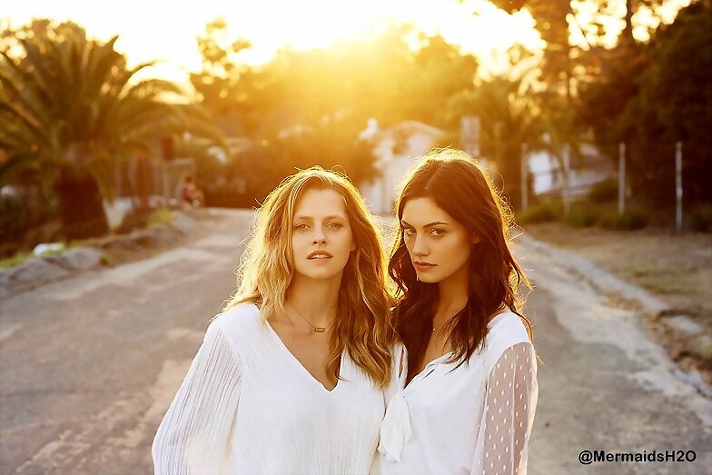 Phoebe Tonkin y Teresa Palmer para Your Zen Life