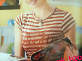 Rikki leyendo una revista!