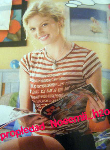 Rikki leyendo una revista!