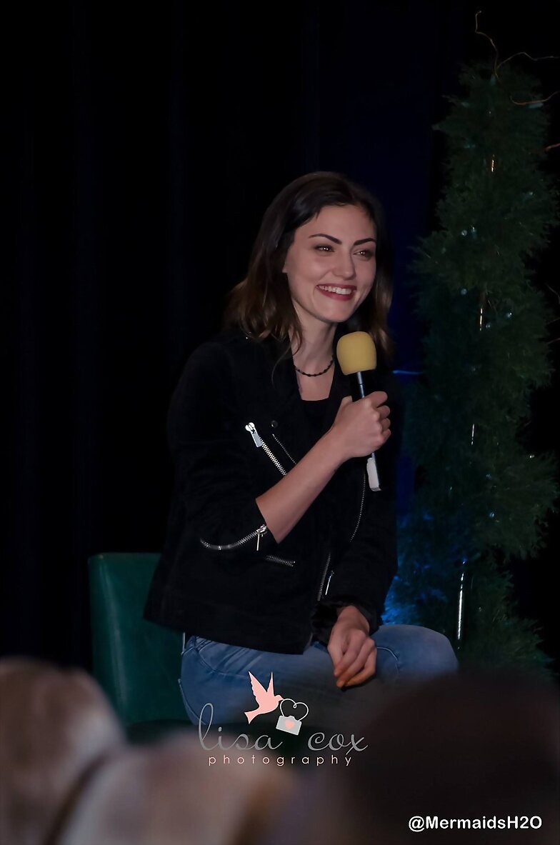 Phoebe Tonkin TVD Chicago convention,April 7, 2014