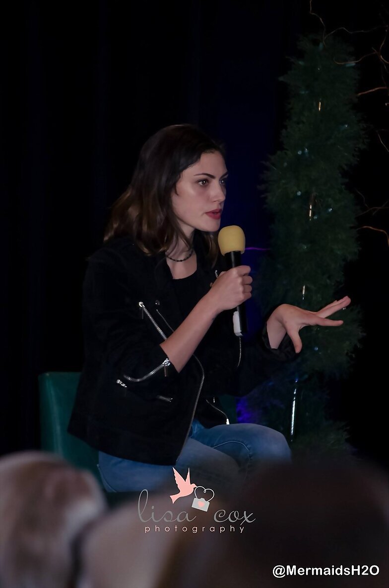 Phoebe Tonkin TVD Chicago convention,April 7, 2014