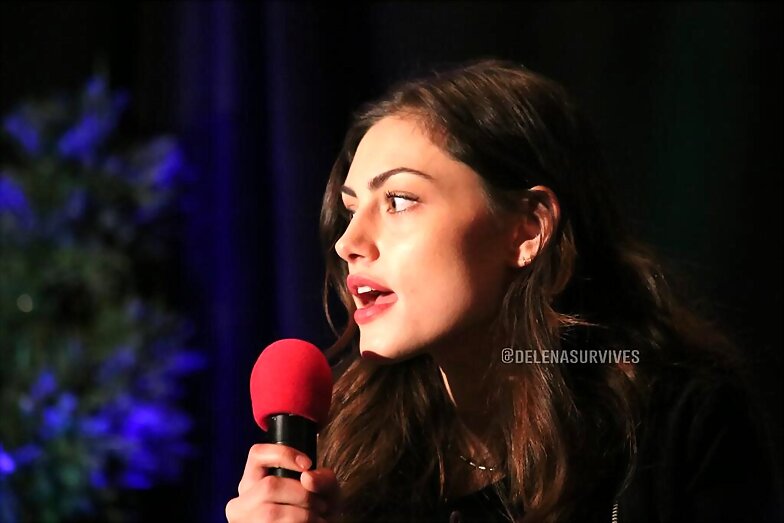 Phoebe Tonkin TVD Chicago convention,April 7, 2014