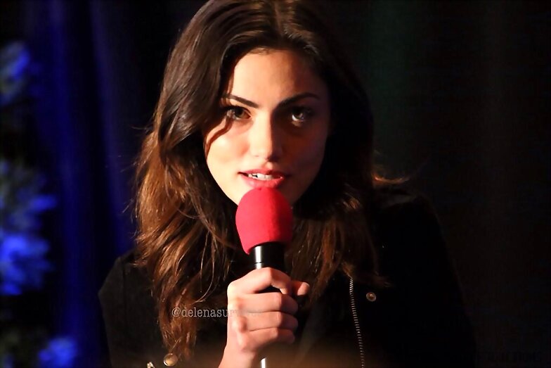 Phoebe Tonkin TVD Chicago convention,April 7, 2014