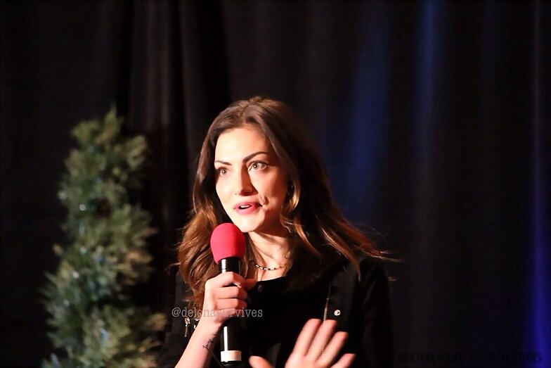 Phoebe Tonkin TVD Chicago convention,April 7, 2014