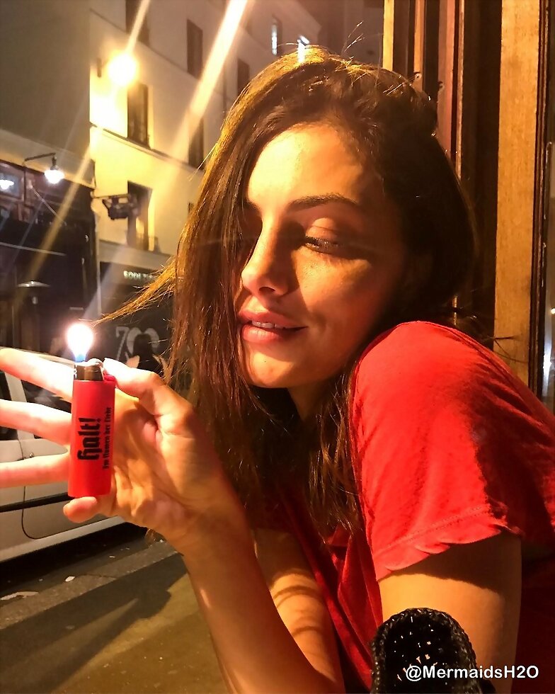 Phoebe Tonkin | Dec 2018