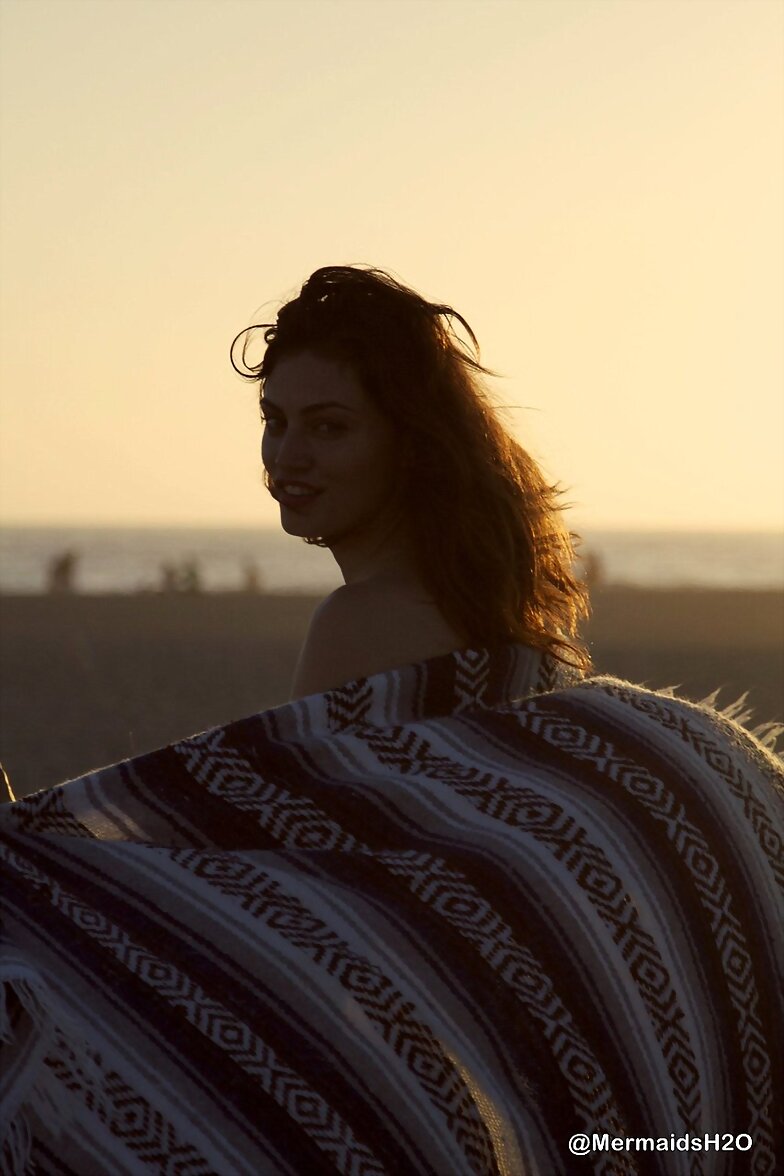 Phoebe Tonkin: Jan Logan - Sunrise to Sunset Blvd