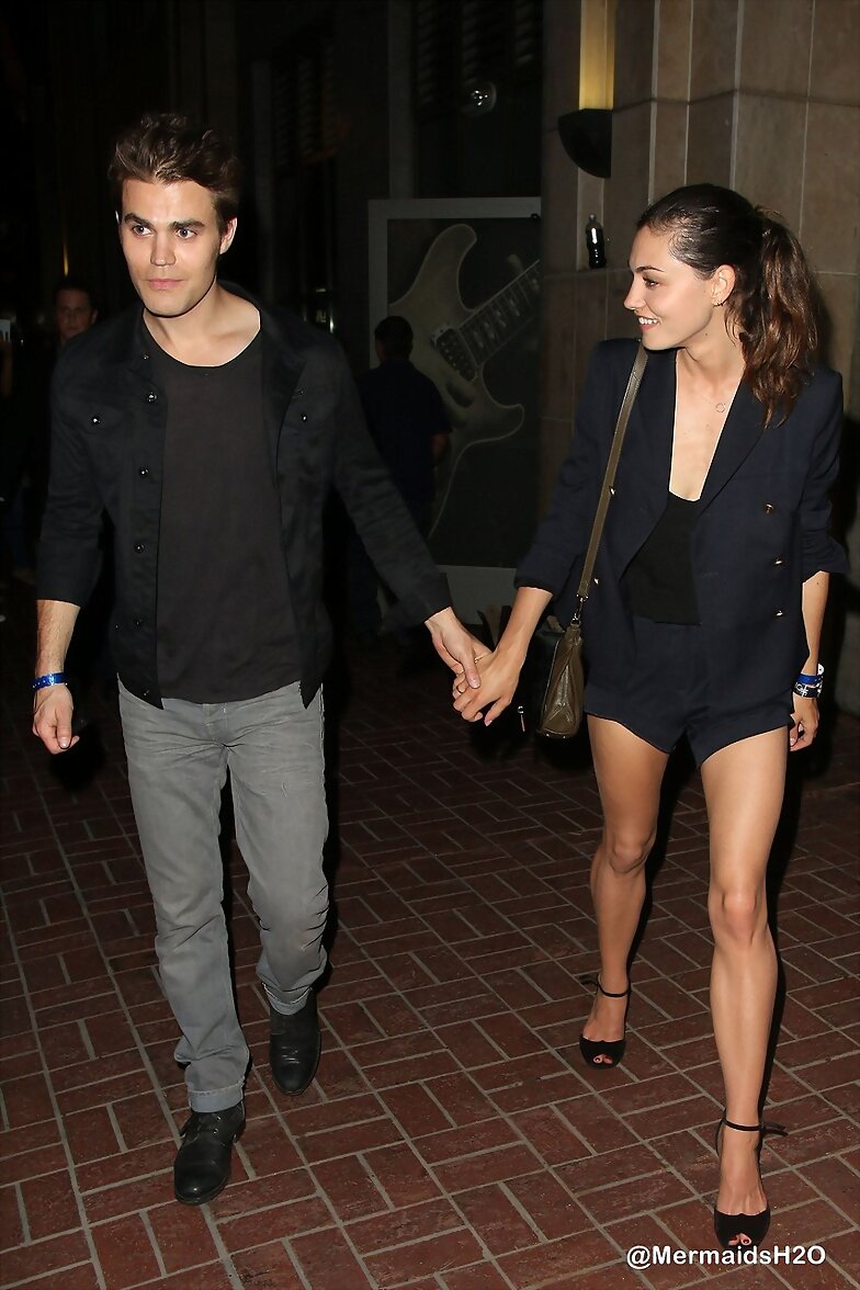 Phoebe Tonkin & Paul Wesley | Comic Con 2014