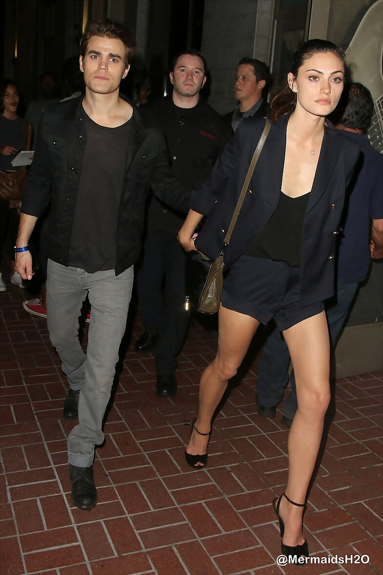 Phoebe Tonkin & Paul Wesley | Comic Con 2014