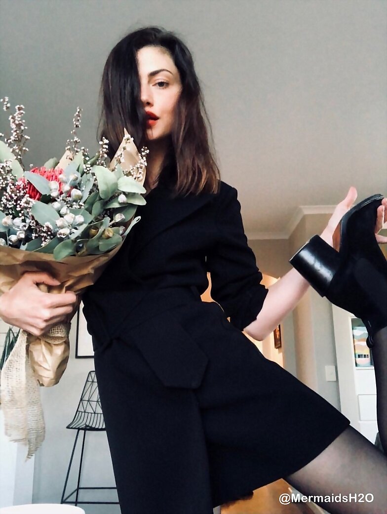 Phoebe Tonkin | Arabella Blazer Dress