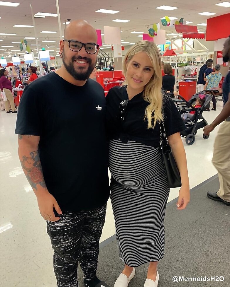 Claire Holt con fans | Dec 2018