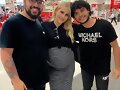 Claire Holt con fans | Dec 2018