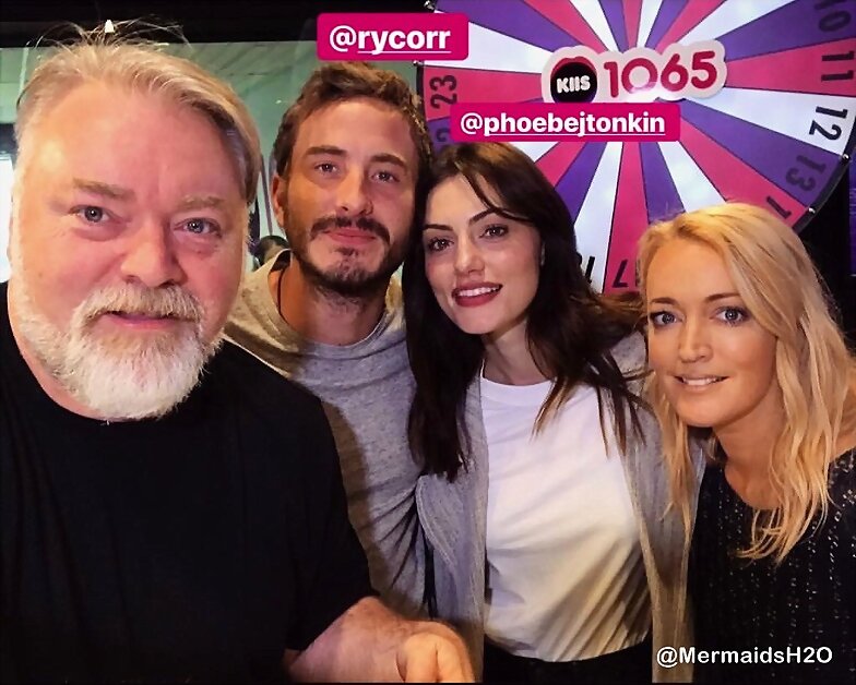 Phoebe Tonkin de promoción por Bloom