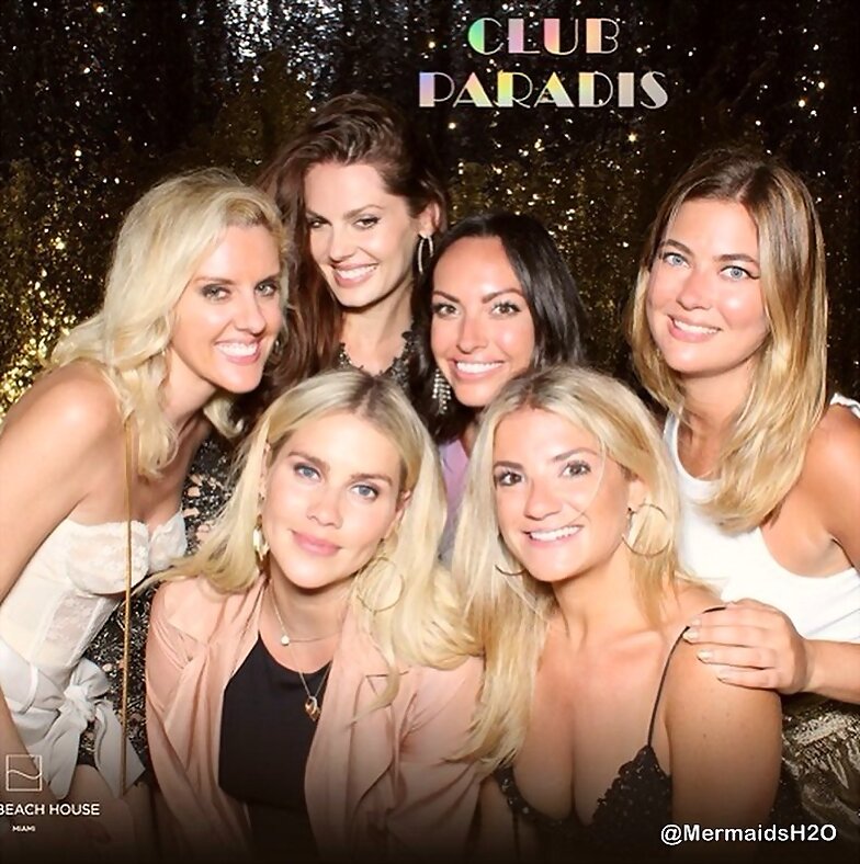 Claire Holt en la fiesta de año nuevo | Enero 2019