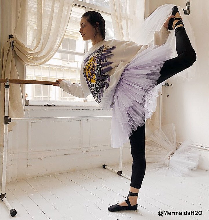 Phoebe Tonkin en Ballet Beautiful | Enero 2019