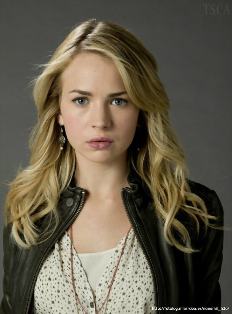 El círculo secreto,Britt Robertson es Cassie Blake