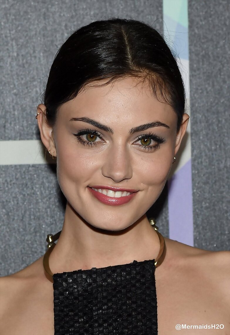 Phoebe Tonkin - EW's Annual Comic Con party 2014