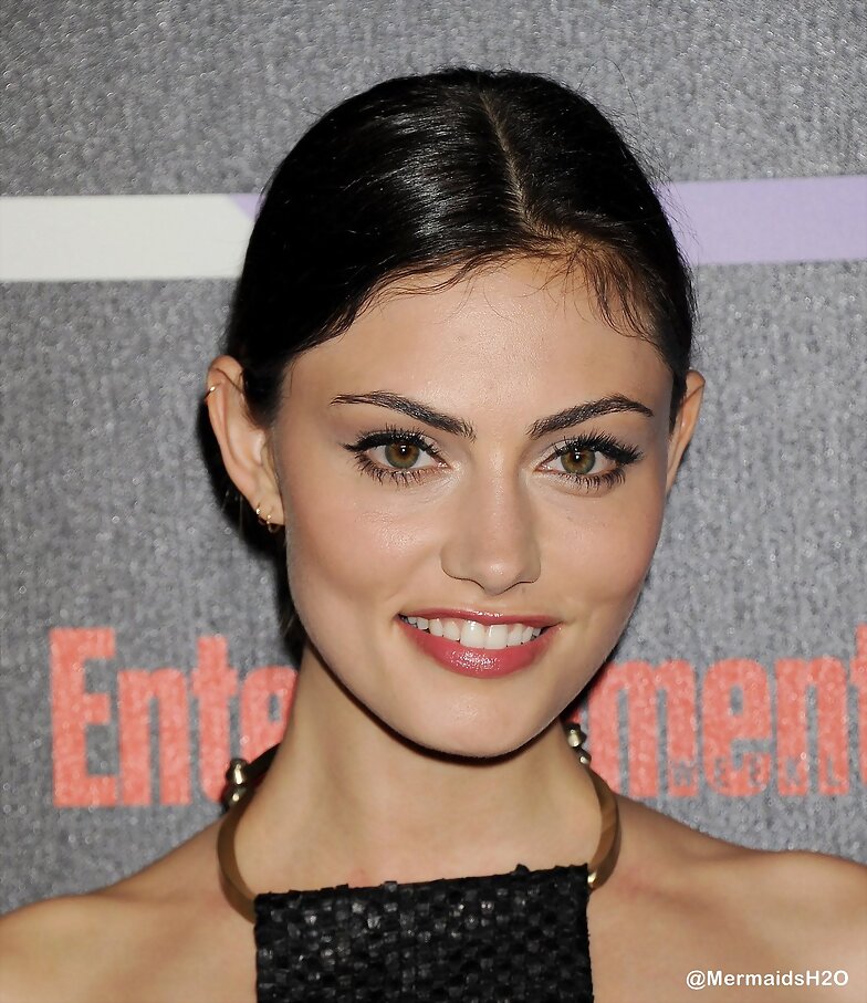 Phoebe Tonkin - EW's Annual Comic Con party 2014