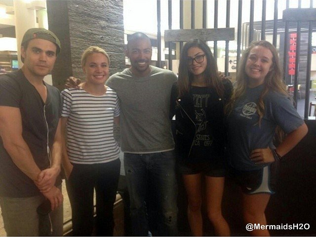Phoebe Tonkin & Paul Wesley | Comic Con 2014